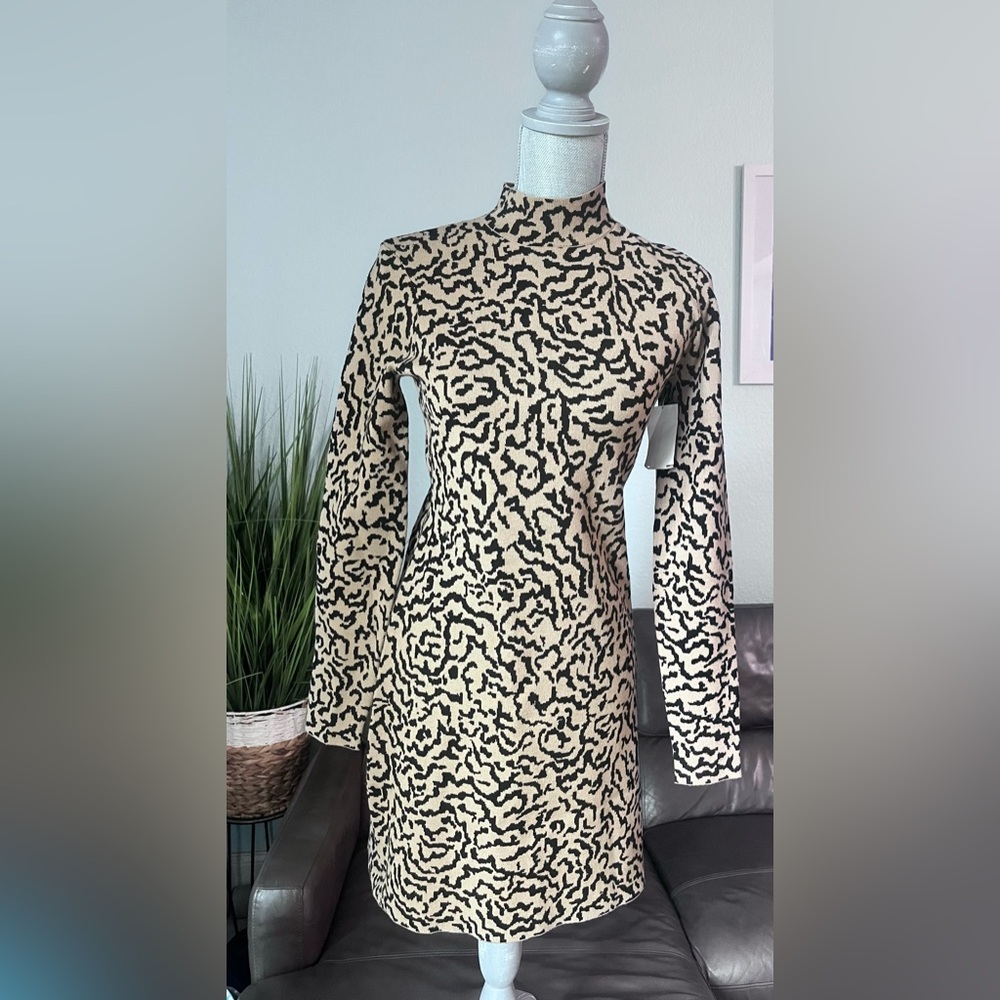 Frame Dress - Picture 2 of 3